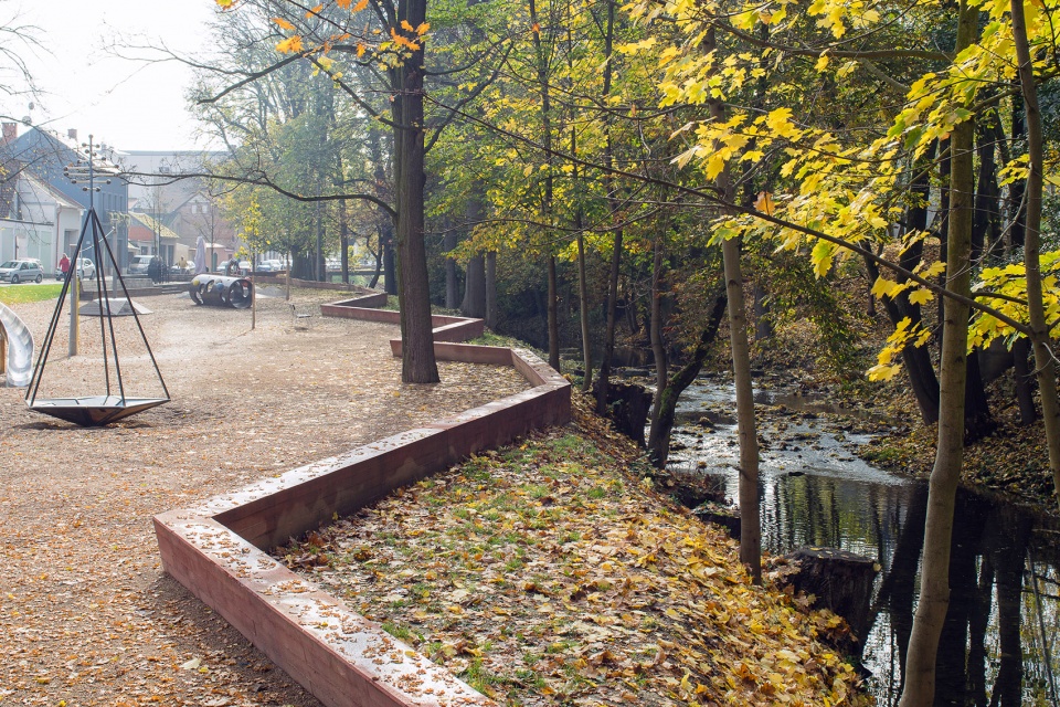 River Loucna Embankment Rusina Frei architekti