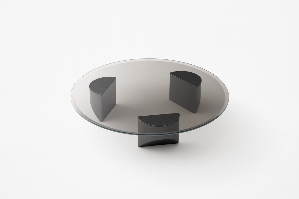 easel and wedge for minotti by nendo