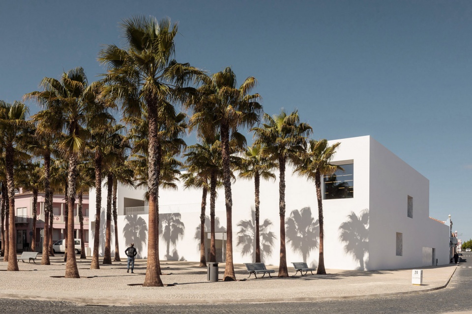grandolas library and municipal archive portugal matos gameiro arquitectos pedro domingos arquitectos