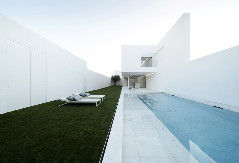 PATI BLAU by FRAN SILVESTRE ARQUITECTOS