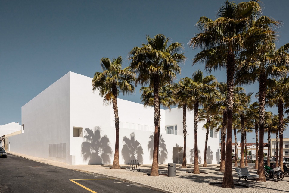 grandolas library and municipal archive portugal matos gameiro arquitectos pedro domingos arquitectos