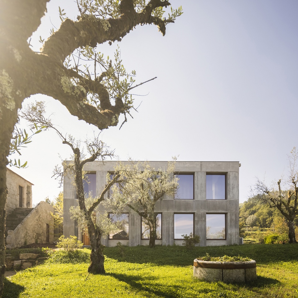 casa no minho by germano de castro pinheiro