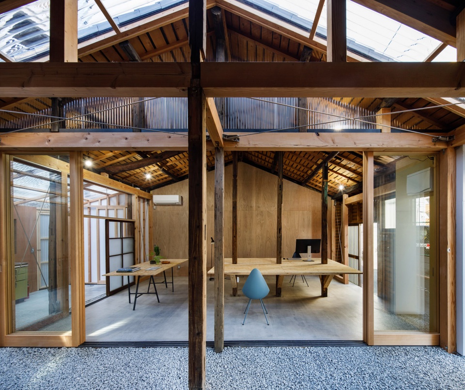 honjo west office by OSTR