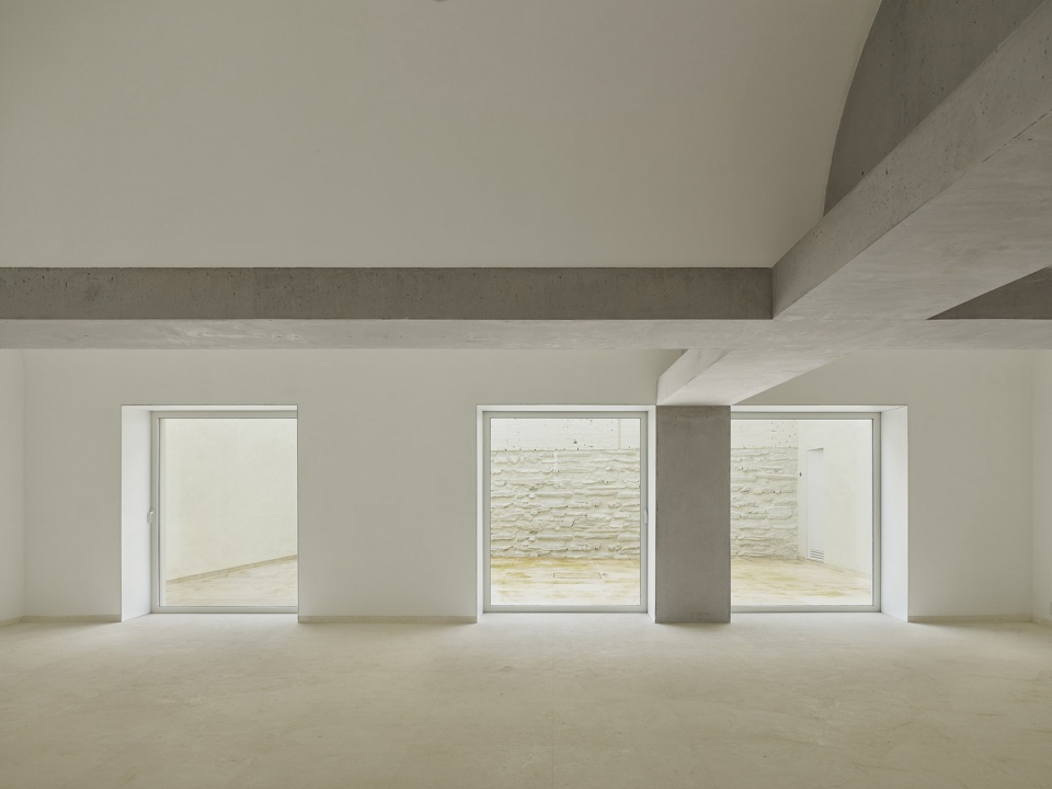9 VAULT HOUSE by Jose Maria Sanchez Garcia