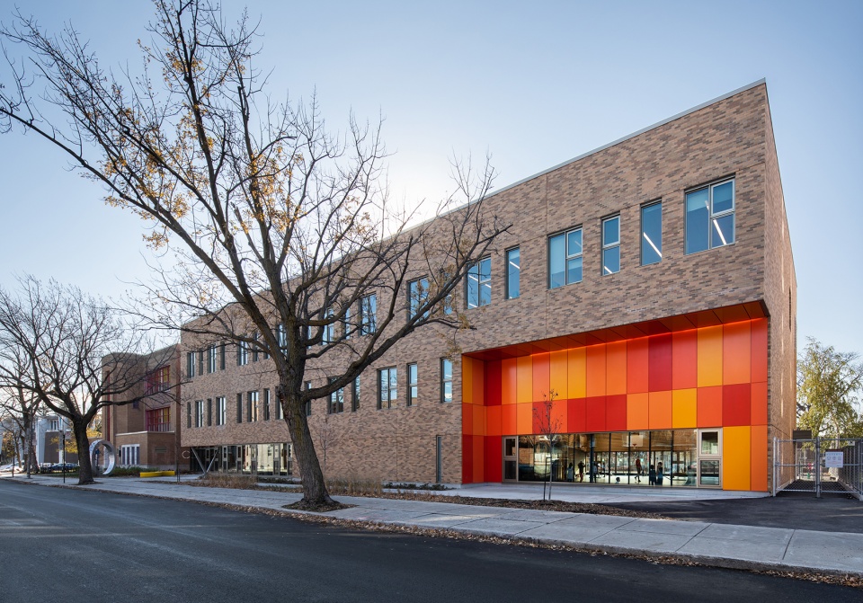 christ roi elementary school by bgla smith vigeant architectes