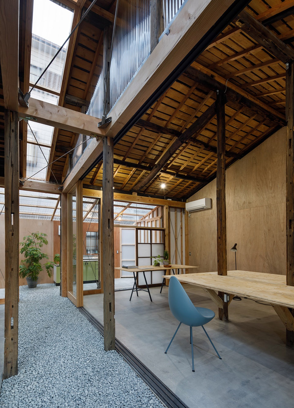 honjo west office by OSTR