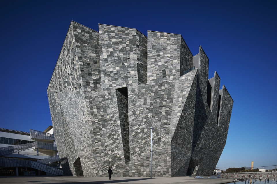 隈研吾物質と建築 : KENGO KUMA COMPLETE WORKS wi… Amazon.co.jp: 隈研吾物質と建築 : KENGO KUMA COMPLETE WORKS