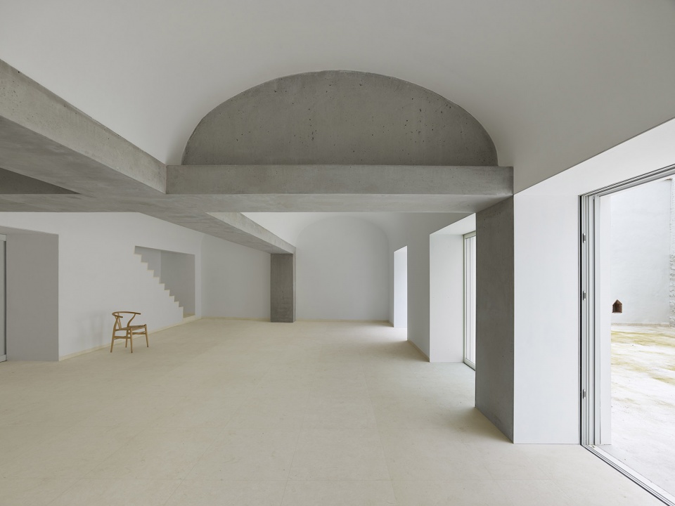 9 VAULT HOUSE by Jose Maria Sanchez Garcia