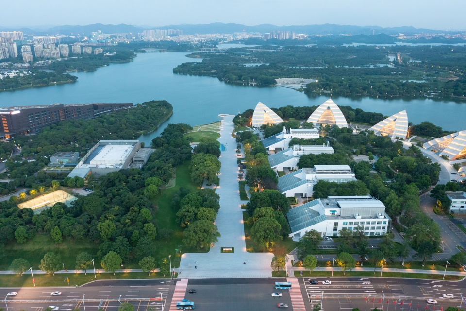 Songshan Lake Central Area Lounge Corridor Demonstration Section Reconstruction and Upgrade Project by DONGDA SHENZHEN DESIGN CO LTD