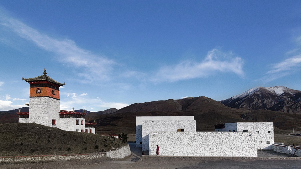 expansion of tsenpo museum jizha township of nangqian county china by ji architects
