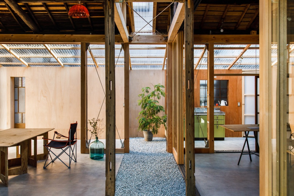 honjo west office by OSTR