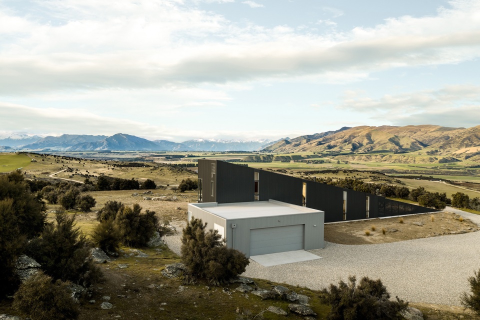 wanaka wedge house by actual architecture