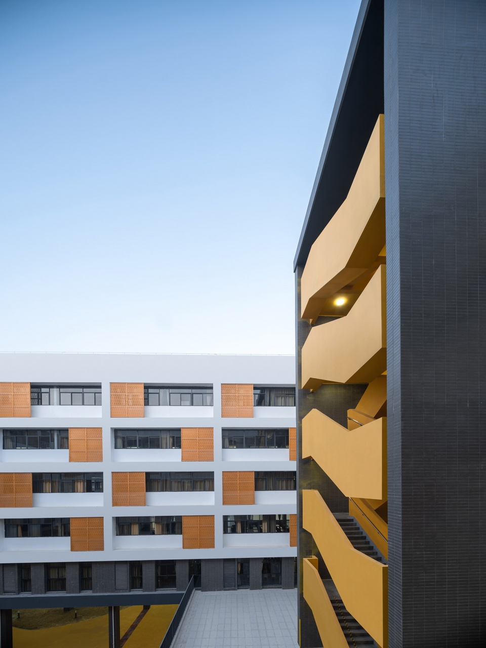 Yuewang Primary School in Yuancheng District by Tao Zhi Studio