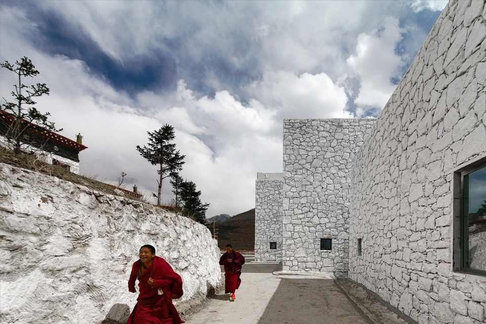expansion of tsenpo museum jizha township of nangqian county china by ji architects