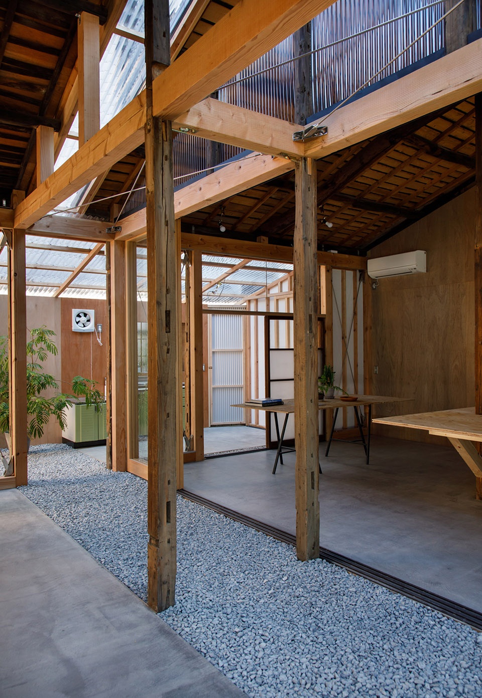 honjo west office by OSTR