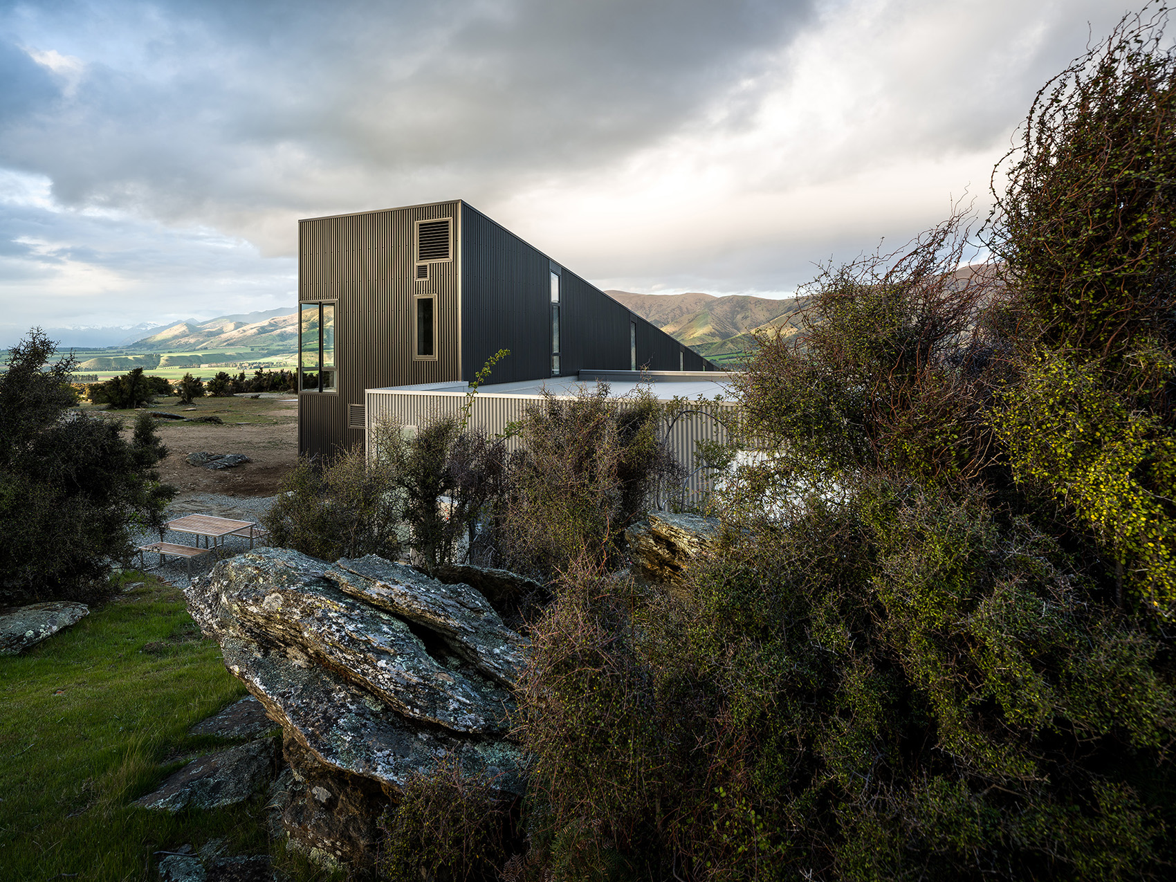 Wanaka Wedge House by Actual Architecture 谷德设计网