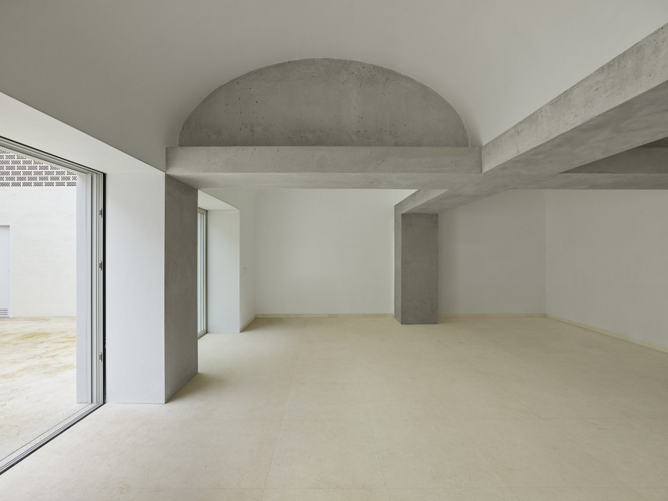 9 VAULT HOUSE by Jose Maria Sanchez Garcia