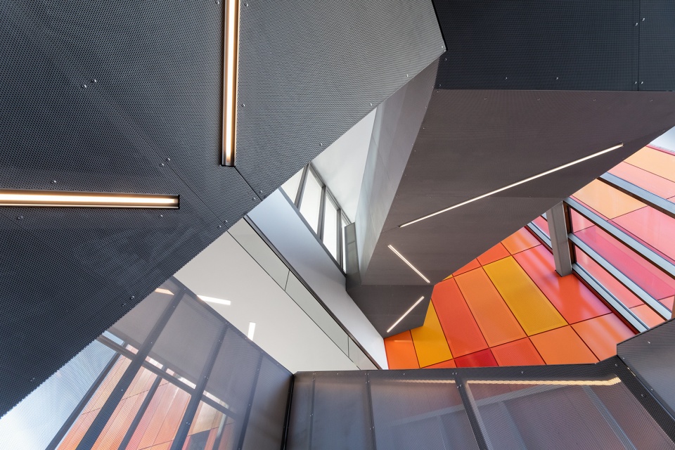 christ roi elementary school by bgla smith vigeant architectes