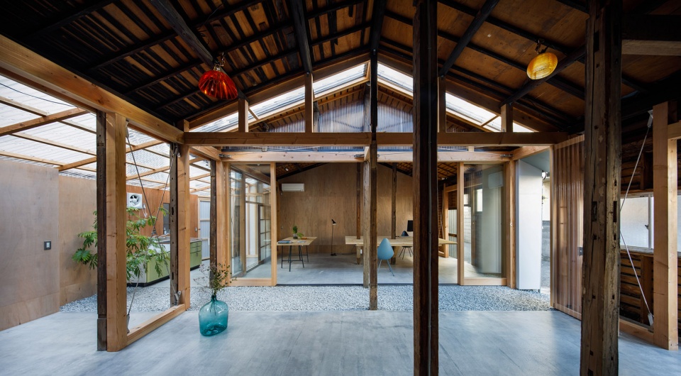 honjo west office by OSTR