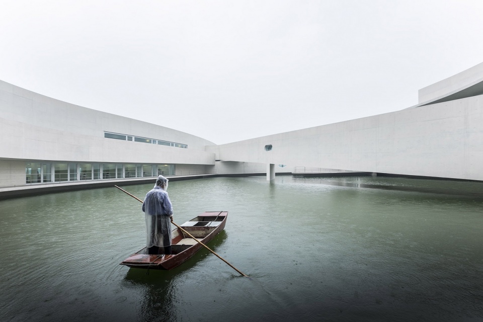 the building on the water by alvaro siza carlos castanheira