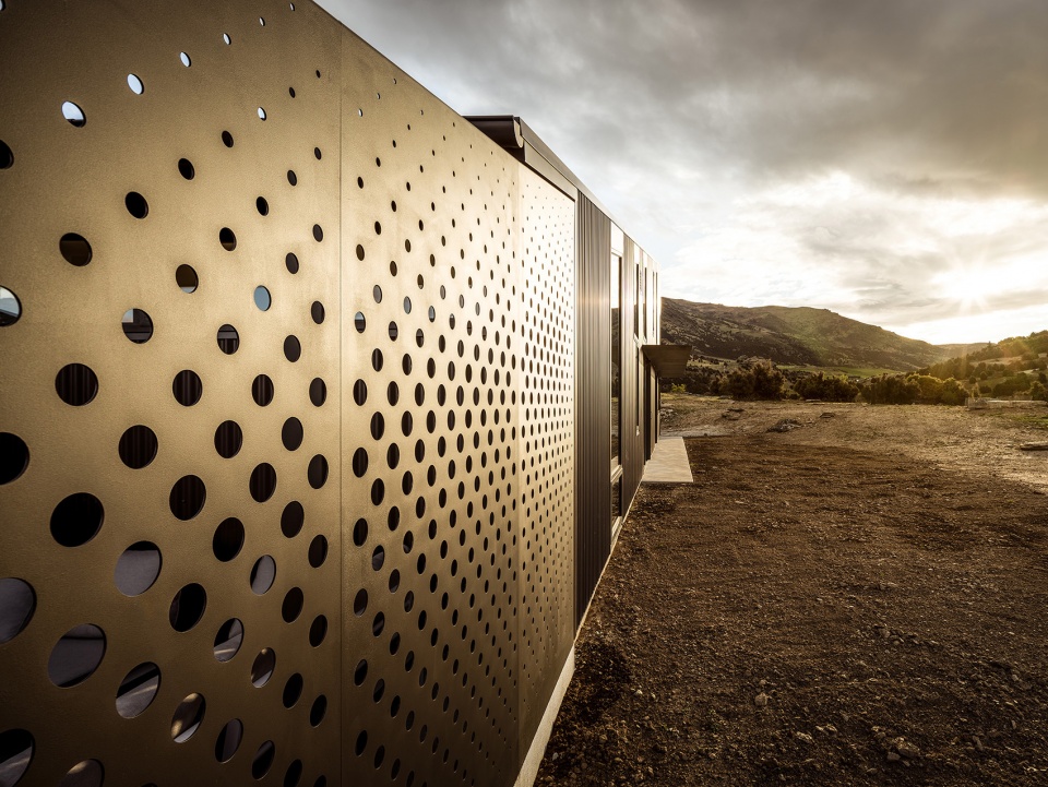 wanaka wedge house by actual architecture