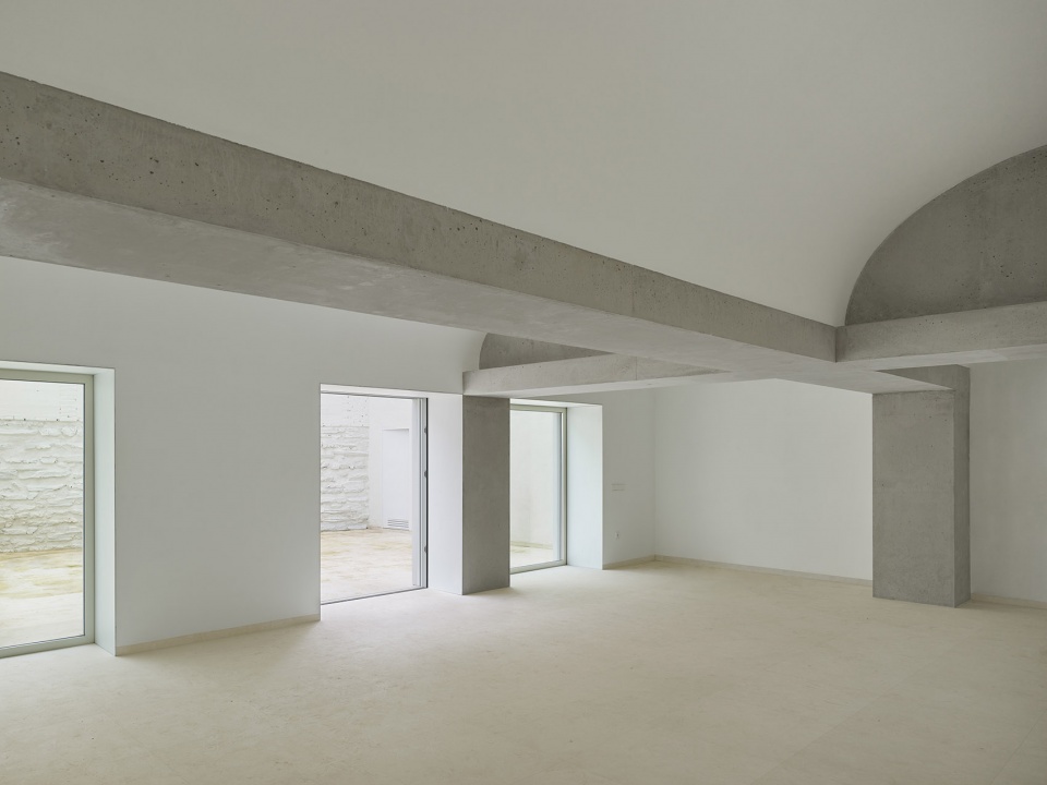 9 VAULT HOUSE by Jose Maria Sanchez Garcia