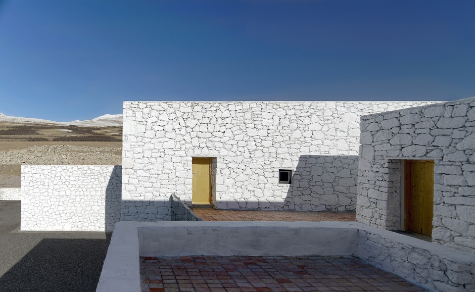 expansion of tsenpo museum jizha township of nangqian county china by ji architects