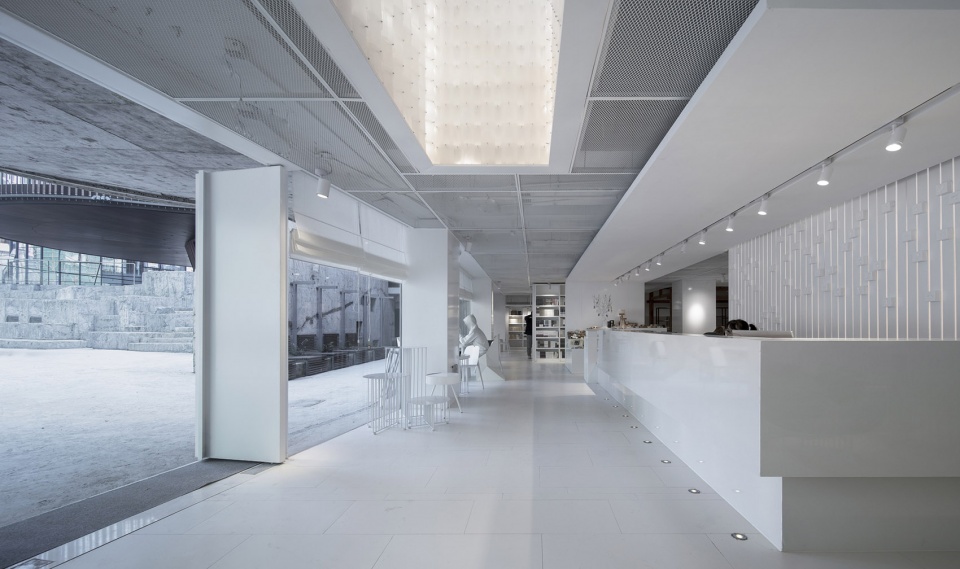 Zhijian Bookstore White China by SMY Space Interior Design Studio