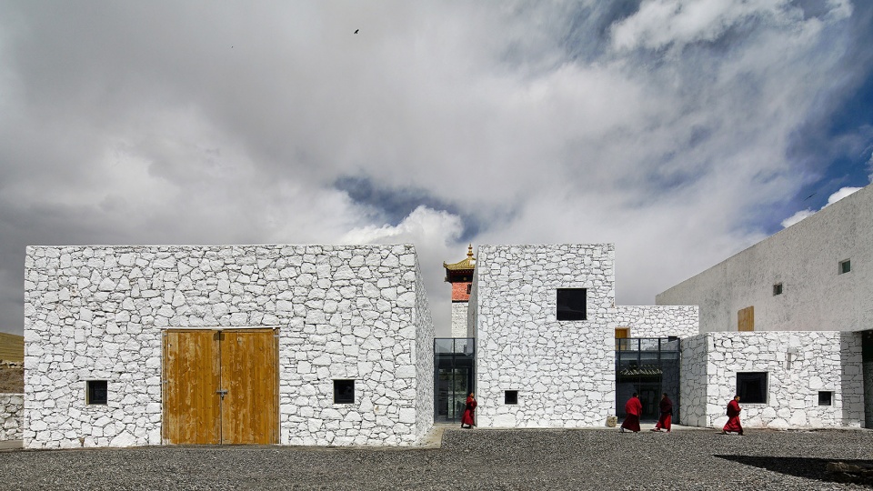 expansion of tsenpo museum jizha township of nangqian county china by ji architects