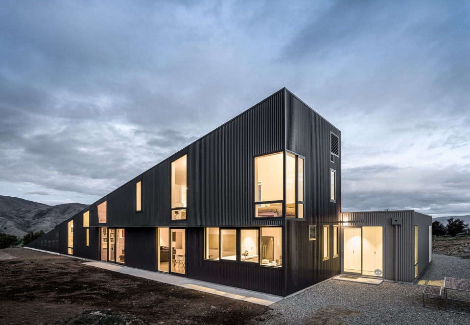 wanaka wedge house by actual architecture 1