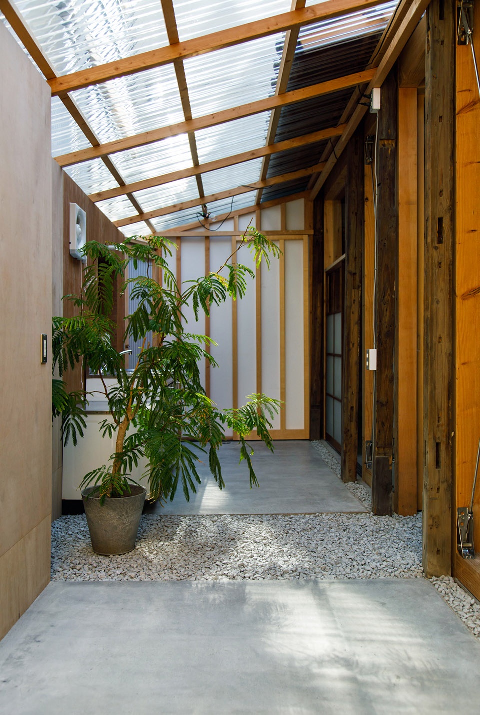 honjo west office by OSTR