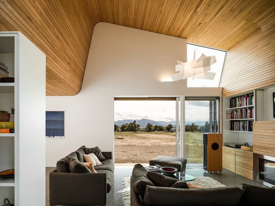 wanaka wedge house by actual architecture