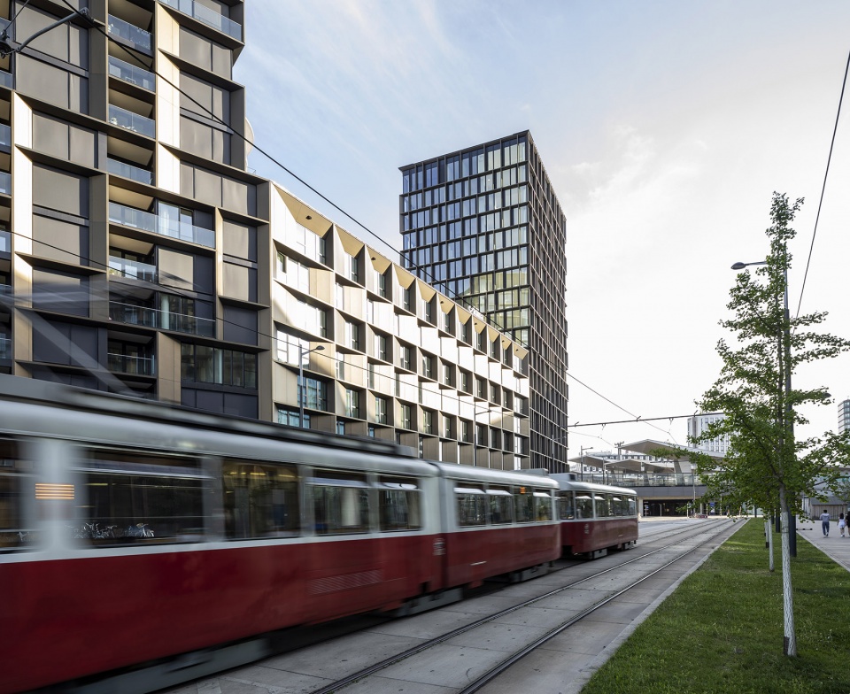 带有鲜明城市色彩的街道外立面-灵感家