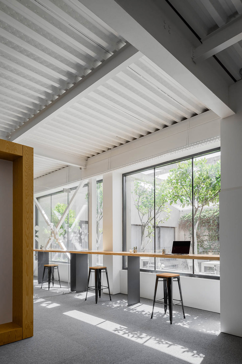EGOI CLAVEL S KITCHEN by PAULO MERLINI architects