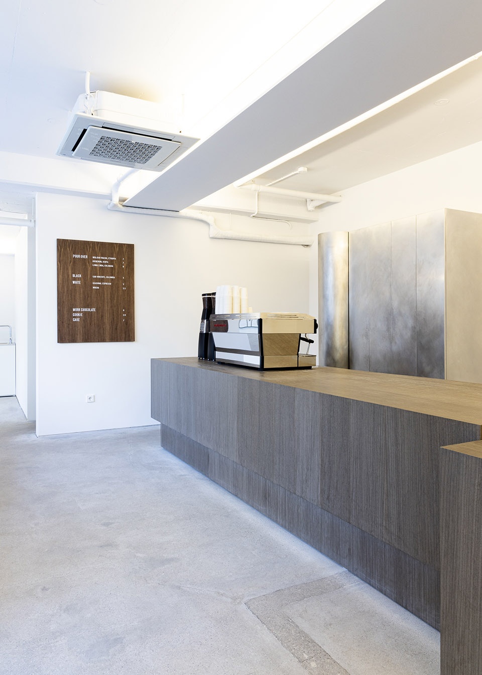 Acoffee Seoul by CREATIVE STUDIO UNRAVEL