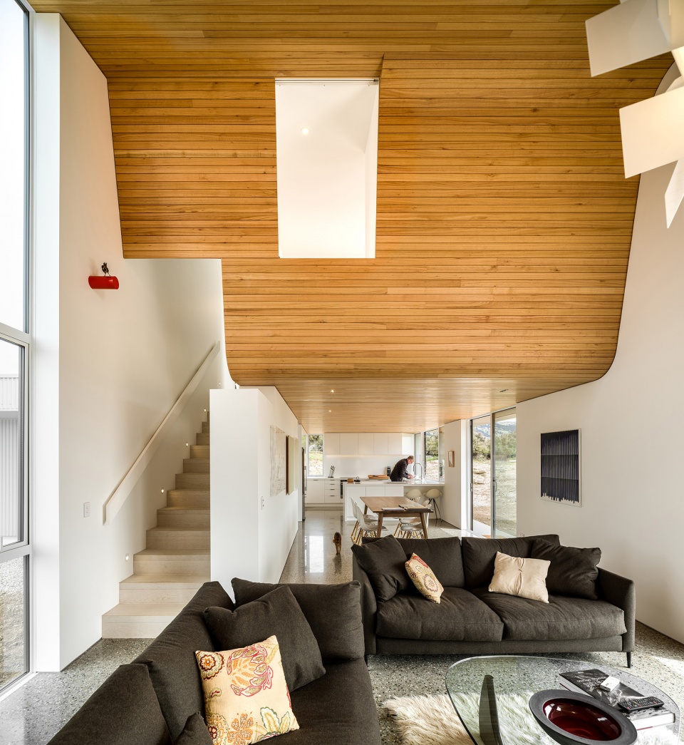 wanaka wedge house by actual architecture