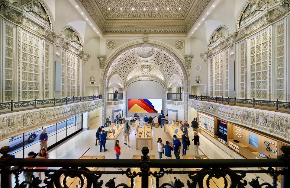 Apple Tower Theatre by Foster Partners