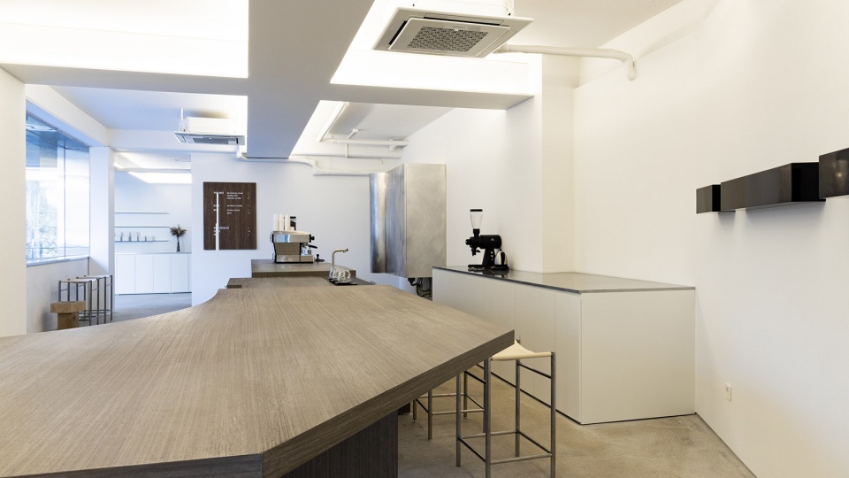 Acoffee Seoul by CREATIVE STUDIO UNRAVEL