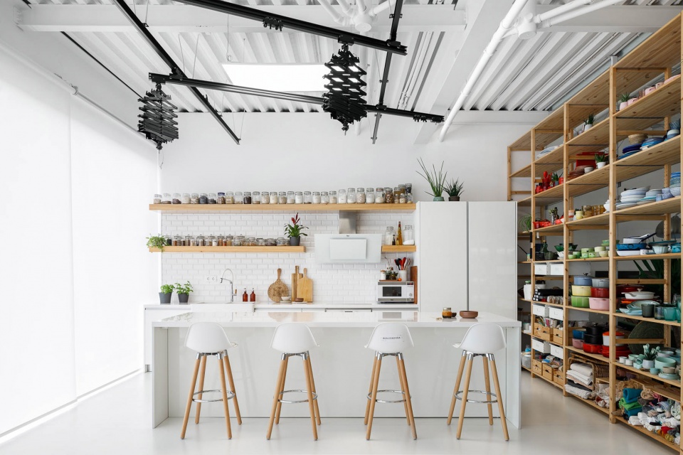 EGOI CLAVEL S KITCHEN by PAULO MERLINI architects