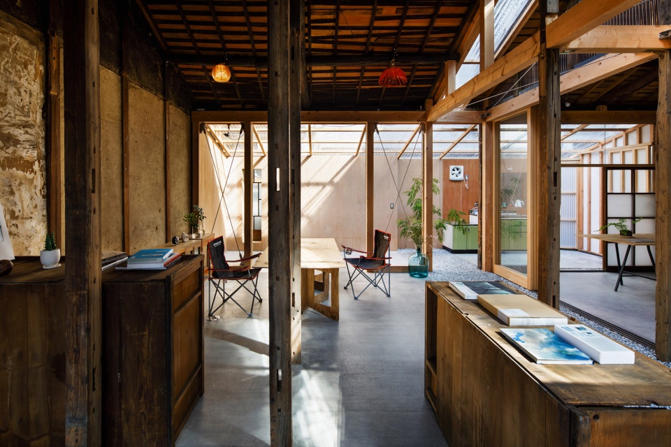 honjo west office by OSTR