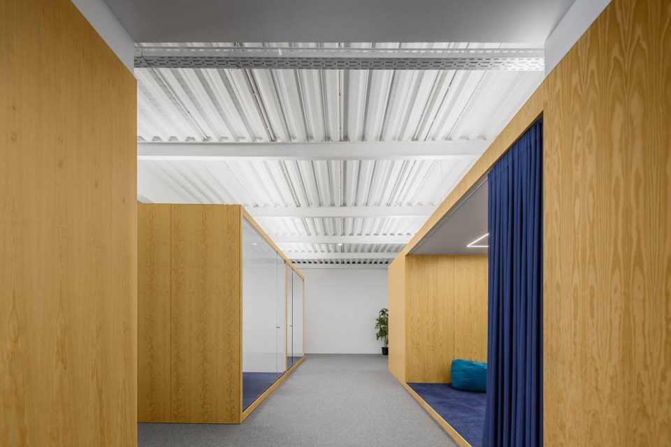 EGOI CLAVEL S KITCHEN by PAULO MERLINI architects