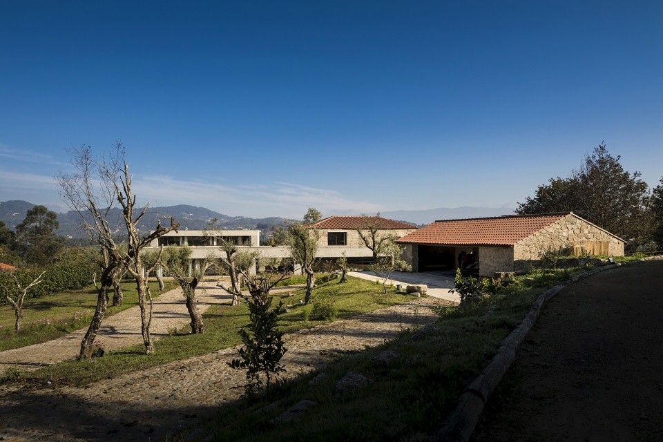casa no minho by germano de castro pinheiro