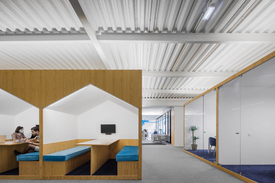EGOI CLAVEL S KITCHEN by PAULO MERLINI architects