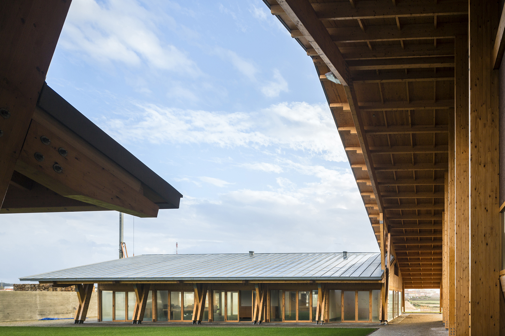 equestrian centre by carlos castanheira