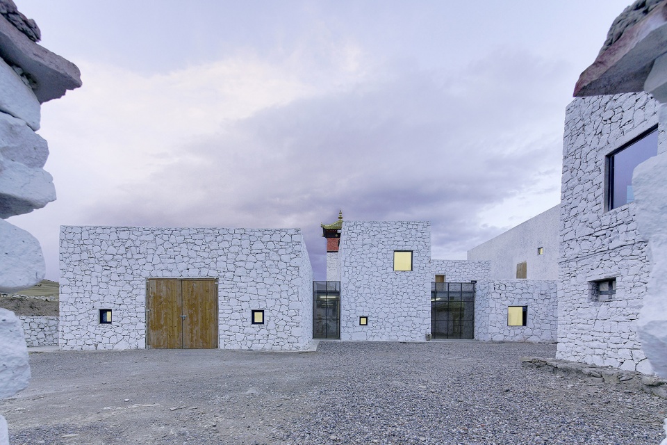expansion of tsenpo museum jizha township of nangqian county china by ji architects