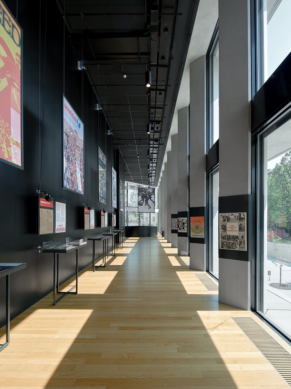 feltrinelli porta volta by herzog de meuron