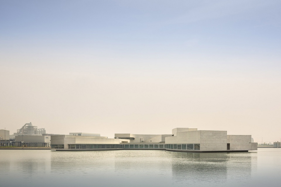 the building on the water by alvaro siza carlos castanheira