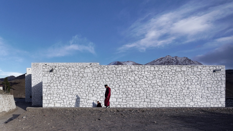 expansion of tsenpo museum jizha township of nangqian county china by ji architects