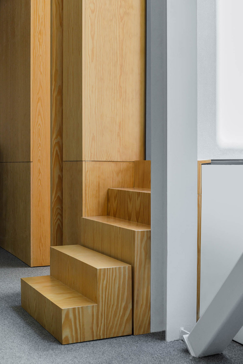 EGOI CLAVEL S KITCHEN by PAULO MERLINI architects