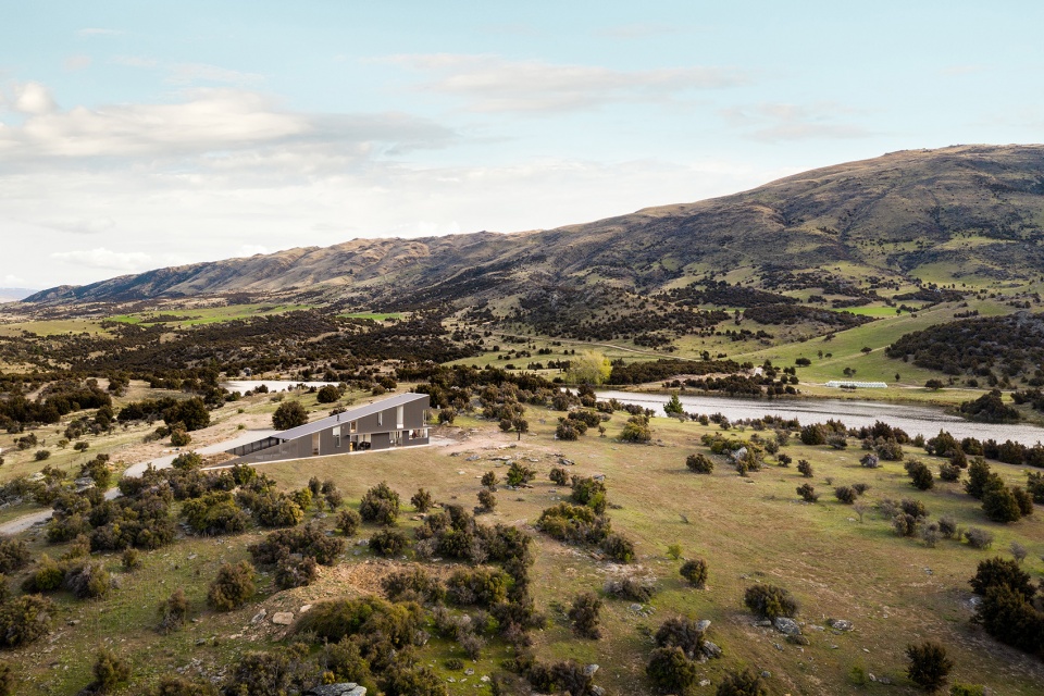 wanaka wedge house by actual architecture